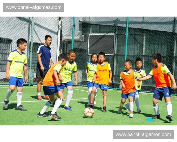 马德里社区足球计划启动，百名儿童参与战术工作坊